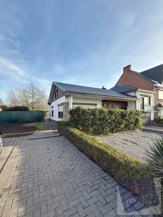 Ben je op zoek naar een instapklare, ruime woning met een grote tuin én ruimte voor een praktijk of zelfstandige activiteit? Ontdek deze...