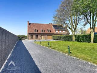 Ruime energiezuinige woning op 1307m² in een rustige en landelijke omgeving bestaande uit een inkomhal met afzonderlijk toilet, ruime leefruimte...