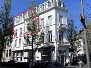 Laat u charmeren door dit uiterst fijne en instapklare duplexappartement! Deze duplex combineert slim ruimtegebruik met overvloedig daglicht op de...