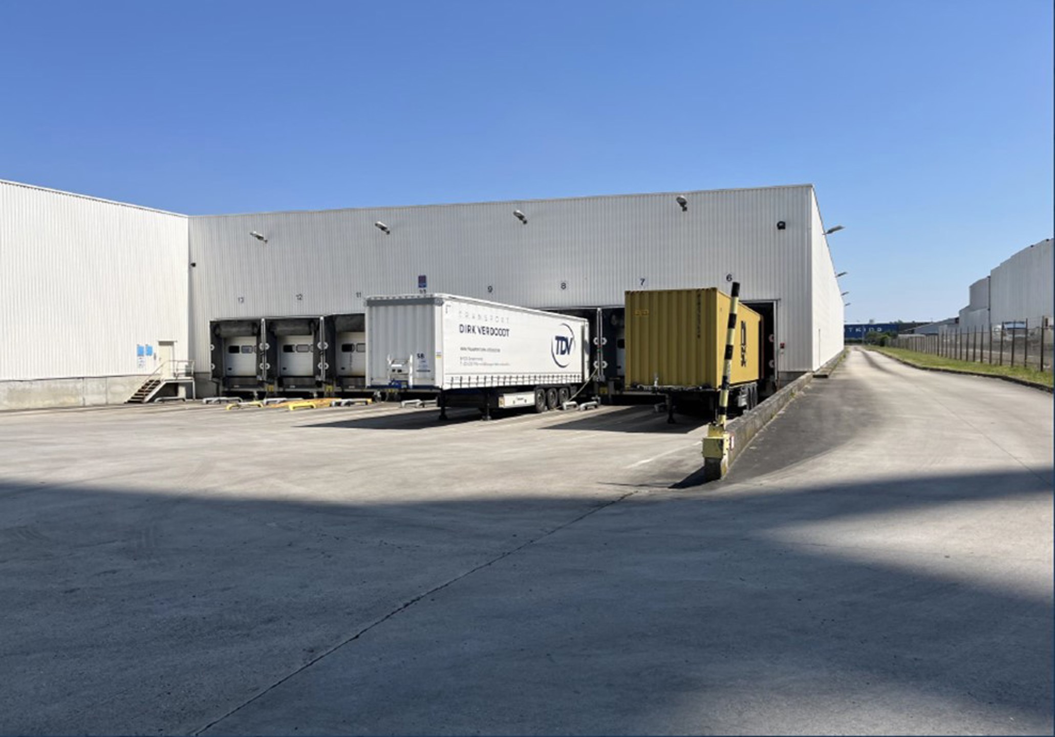 Uniek logistiek bedrijfsgebouw te huur 12.000m² - foto 1