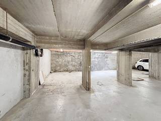 Autostaanplaats gelegen op verdieping -1 in de Engelsestraat te Duinbergen