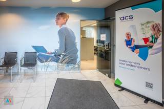 KANTOORGEBOUW MET DAKAPPARTEMENT TE KOOP IN LOENHOUT – PALMBOSSTRAAT 9AVrijstaand kantoorgebouw op 691 m² met ca. 446 m² bruikbare kantoorruimte,...