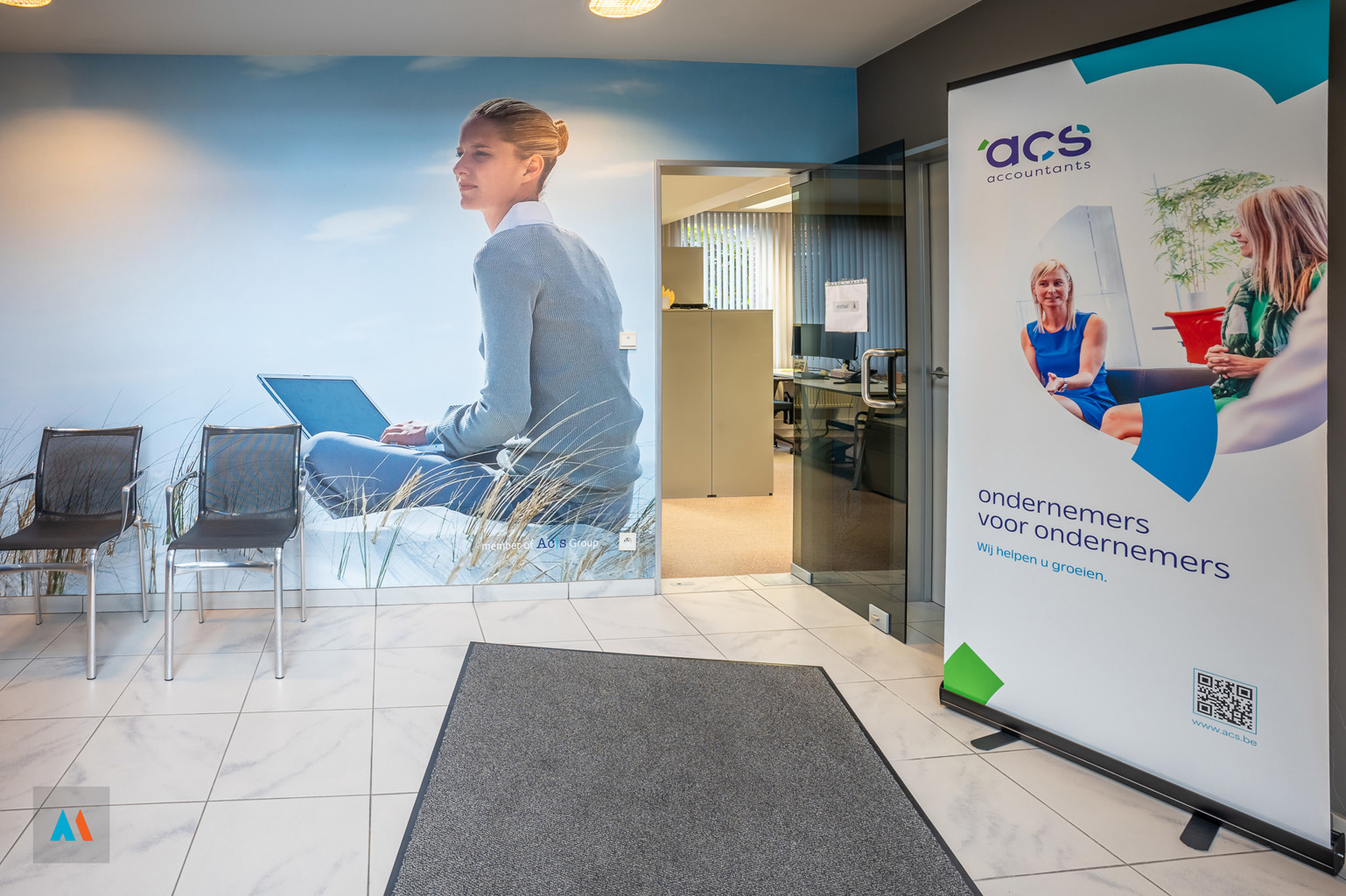 Kantoorgebouw met dakappartement - foto 3