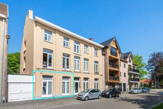 <strong>Appartement met tuin te Heide!</strong> Het appartement is voorzien van 2 slaapkamers, dichtbij het station, winkels, horeca en openbaar vervoer. Dit appartement bestaat uit een grote leefruimte, 2 slaapkamers,mogelijke dressing, keuken, berging, badkamer en een tuin. €40 vaste kosten voor water.<br />Contacteer ons kantoor voor een bezoek.