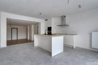 Ontdek deze gerenoveerde woning, ideaal gelegen vlakbij het centrum van Vichte. Alles wat je nodig hebt ligt op wandelafstand: winkels,...