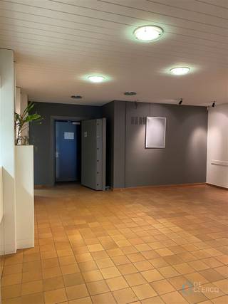 Commercial for rent in Lochristi