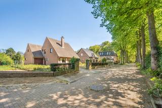 Deze ruime woning is uitstekend gelegen tegen Heverleebos, in een straat zonder doorgaand verkeer en met een handig keerpunt op het einde waar het...