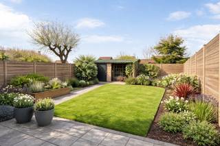 Located in the quiet village of Spiere, just 15 minutes from Mouscron and Avelgem and 20 minutes from Tournai and Kortrijk, this partially...