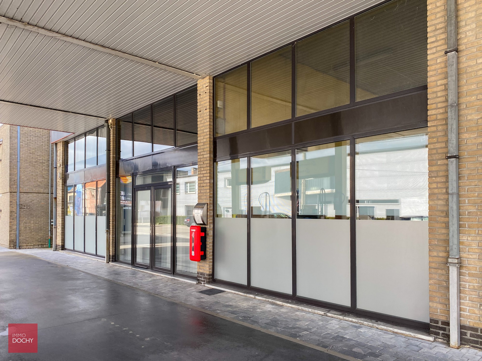 UIterst commercieel gelegen handelspand / bureel | Henri Lebbestraat - foto 1