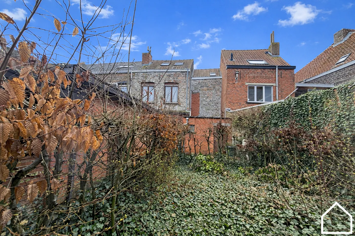 Leuke stadswoning met zonnige zuidgerichte tuin in hartje Ieper. Opp: 258m². - foto 5