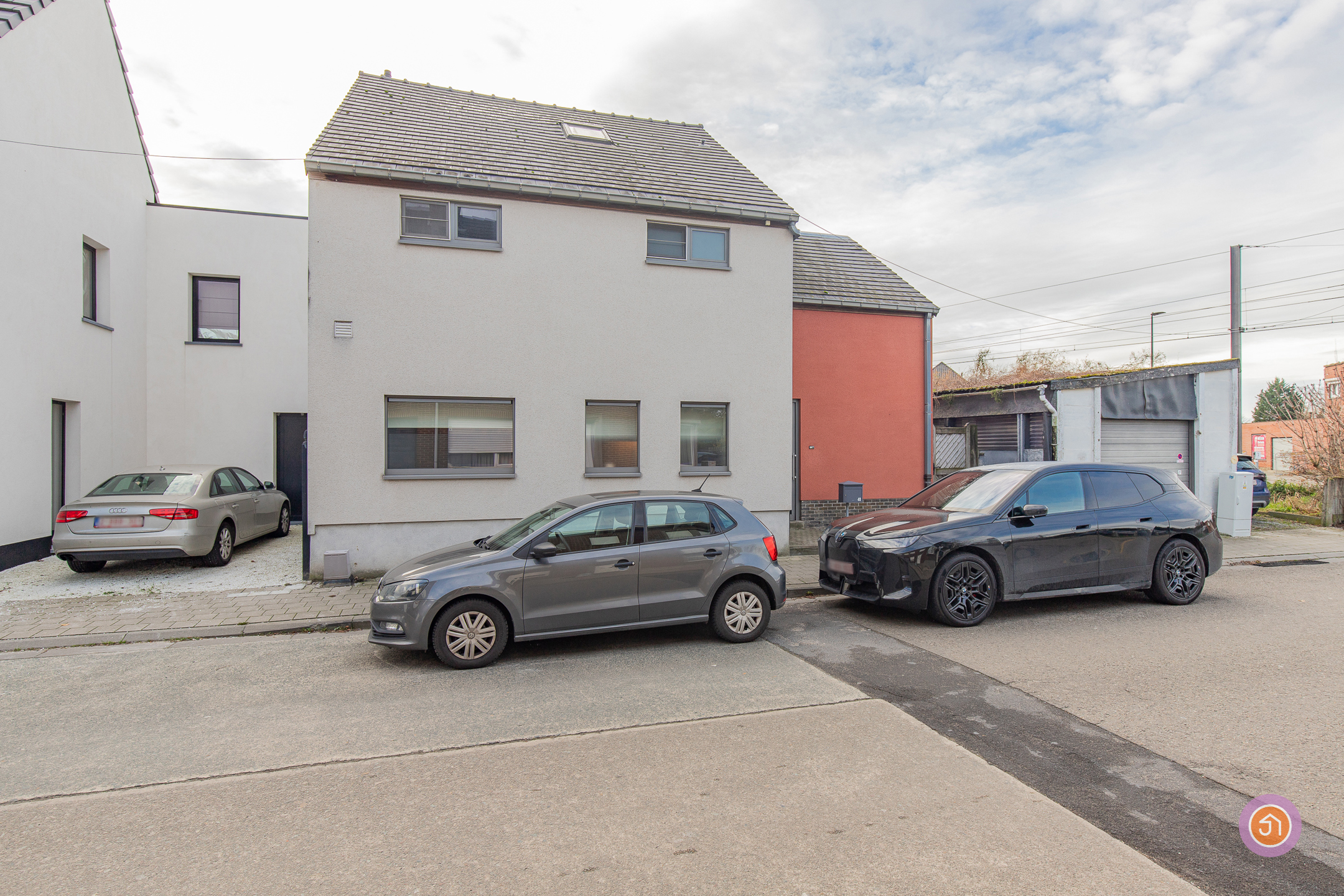 Gerenoveerde en instapklare woning met aparte garage - foto 1