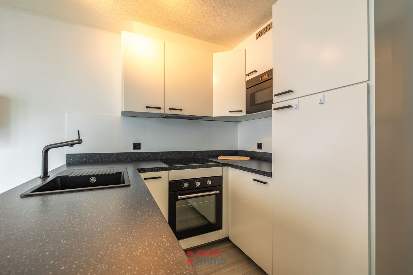 Prachtig gerenoveerde studio met slaaphoek op een héél rustige ligging! - foto 5