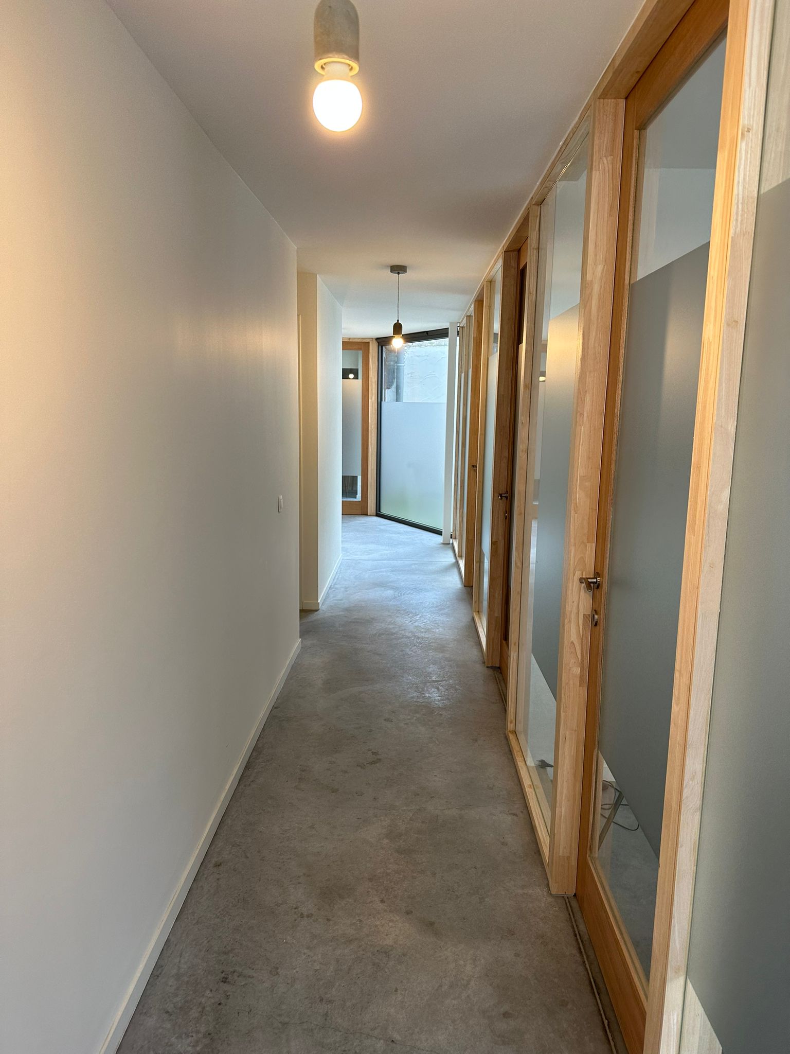 Praktijkruimte te huur in het centrum van VEURNE - foto 2