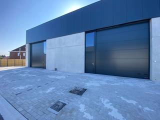 Nieuwbouw KMO-unit met een oppervlakte van 125 m² en 2 privatieve parkeerplaatsen te huur, uitstekend gelegen op amper 1,5 km van...