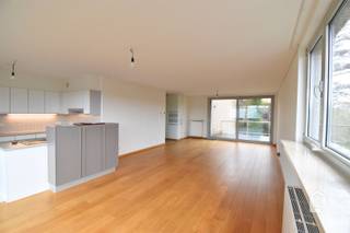 Ruim appartement in centrum De Pinte Het appartement bevindt zich op enkele minuten van de N60, de E17, de E40. Op wandelafstand vindt u...