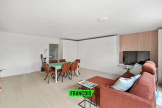 !!BEZOEKDAG OP AFSPRAAK 12/07 13:00-15:30!!Dit charmante en recent gerenoveerde gelijkvloersappartement bevindt zich in de geliefde Duinenweg in...