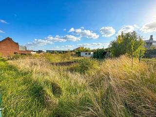 Deze projectgrond bestaat uit 9 percelen met een totale oppervlakte van 2.423 m². Gelegen binnen het Gemeentelijk Ruimtelijk Uitvoeringsplan (RUP...