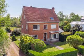 Century21 ImmoNero stelt voor, unieke gelegenheid voor paarden liefhebbers, deze ruime, te renoveren woning op een volkomen vlak en...