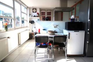 Gelegen op de tweede verdieping bevindt zich dit ruime en instapklare appartement op een topligging nabij het centrum van Roeselare.De indeling is...