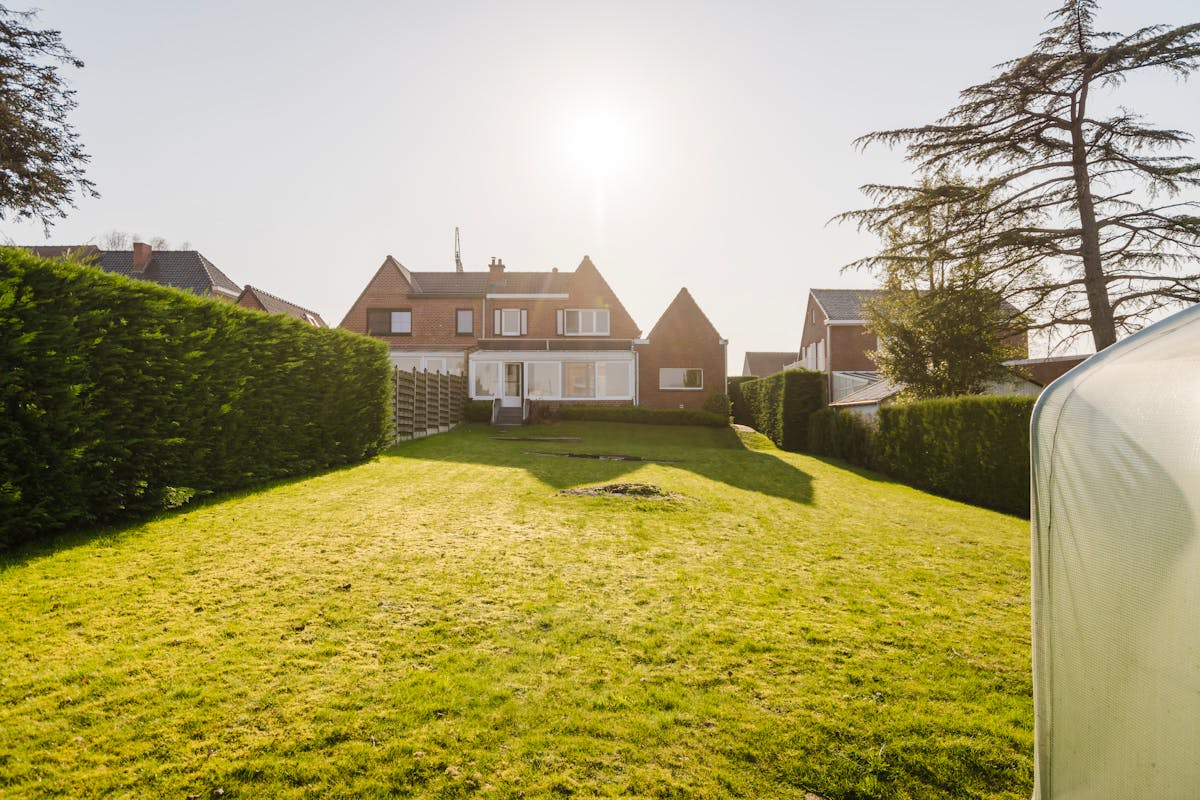 Te renoveren huis te koop met grote tuin, 3 slpk en garage - foto 4