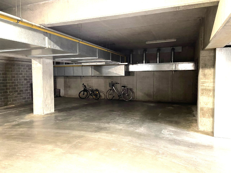 Ondergrondse AUTOSTAANPLAATS op centrale ligging - foto 3