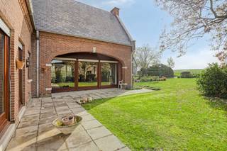 karaktervolle villa met ruime tuin ? Deze karaktervolle woning in open bebouwing bevindt zich in Oorbeek, een deelgemeente van Tienen. De woning...
