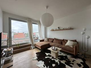 Appartement confortable avec terrasse spacieuse près de Marnixplaats !Cet appartement lumineux est situé au cinquième étage et est accessible par...