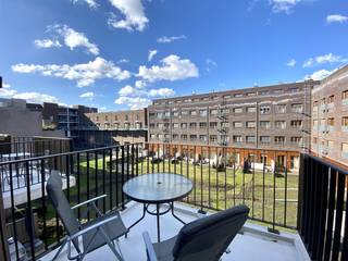 't Eilandje-Cadixwijk: Semi-gemeubeld en luxueus afgewerkt appartement met terras (zuid-georienteerd) en zicht op mooie binnentuin. Indeling:inkomhal...