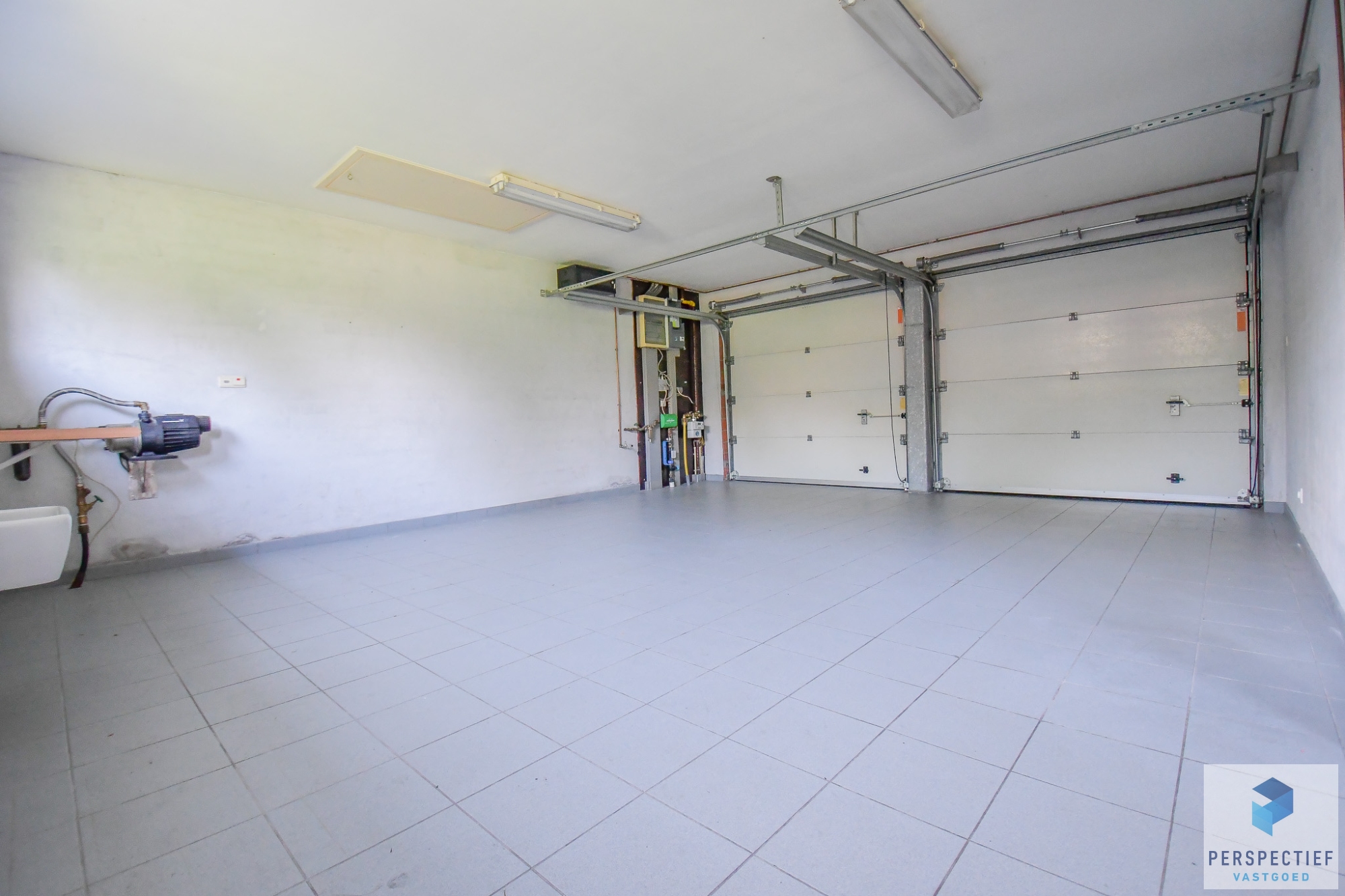 Instapklare GROTE (227m²) halfopen bebouwing (BJ 2001) met 4 slpks, dubbele garage & tuin - foto 5