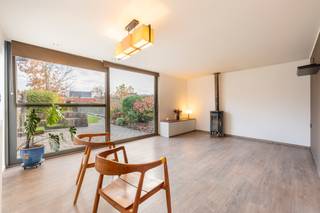 Op een uitstekende locatie, vlak bij het centrum en park van Kapellen, bevindt zich deze verrassend ruime woning met aangename tuin en...