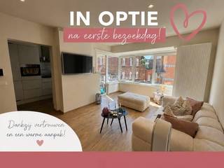 * KIJKDAG ZONDAG 14 juni : van 14-17u, enkel op afspraak *<br /><br /><br />Het appartement bevindt zich aan de rand van het centrum en geniet van een vlotte bereikbaarheid. De ruime leefruimte is bijzonder lichtrijk en sluit aan op de functioneel ingerichte keuken, die uitgerust is met een combi-oven en vaatwasser.<br /><br />Vanuit de keuken heeft u directe toegang tot het zuidgerichte terras, waar u in alle rust van de zon zou kunnen genieten. Verder beschikt het appartement over twee volwaardige slaapkamers.<br /><br />De badkamer is praktisch ingericht met douche, toilet en aansluiting voor een wasmachine. Het geheel biedt bovendien een goede basis om verder naar eigen smaak te optimaliseren.<br /><br />Indeling:<br />• Inkomhal<br />• Lichtrijke woonkamer<br />• Keuken<br />• 2 slaapkamers<br />• Badkamer<br />• Zuidgericht terras<br />• Berging<br />• Vestiaire<br /><br />Troeven:<br />• Zuidgericht terras ☀️<br />• Veel natuurlijke lichtinval<br />• Praktische indeling<br />• Centrale ligging<br />• Op wandelafstand van het station (±500 m)<br />• Nabij winkelstraten (±240 m)<br /><br />EPC: label B<br />KI: €745<br />Vraagprijs: €220000<br /><br />Laat gerust iets weten indien u verdere vragen heeft of een bezoek wenst in te plannen.<br /><br />De akte kan verleend worden op zeer korte termijn.<br />Inschrijven voor kijkdag of info : 0476/247296 of info@casa-jucca.be<br />IMMO GELIEVE ZICH TE ONTHOUDEN