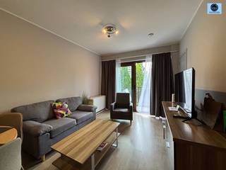 <p><span>GOED GELEGEN 1-SLAAPKAMER APPARTEMENT IN DE NABIJHEID VAN OPENBAAR VERVOER</span><span> </span></p><p><span>Vraagprijs: 179.000 euro</span></p><p><span> </span></p><p><span>Dit appartement is zeer goed gelegen in de nabijheid van openbaar vervoer, scholen en winkels. </span></p><p><span>Het appartement bevindt zich op de 3de verdieping. Lift aanwezig!!</span></p><p><span> </span></p><p><span>Het appartement heeft volgende indeling: open keuken, eetruimte en living. verder treft u nog de slaapkamer en de badkamer met douche, toilet en lavabo. </span></p><p><span>Er is een balkon aanwezig aan de voorkant van het gebouw. </span></p><p><span> </span></p><p><span>Het appartement wordt verwarmd met elektriciteit en beschikt over dubbele beglazing in hout. </span></p><p><span>Wordt momenteel verhuurd. </span></p><p><span> </span></p><p><span>Voor info of bezoek bel 0472/29.25.04 of stuur een mail naar <span>louis@svena.be</span></span></p><p><span>Stedenbouwkundig uittreksel/inlichtingen in aanvraag!</span></p><p><span> </span></p><p><span> </span></p>