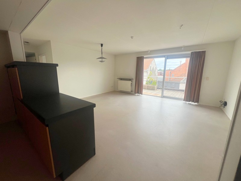 ZEER RUIME SERVICEFLAT MET RUIME  SLAAPKAMER EN ZEER GROOT TERRAS - photo 2