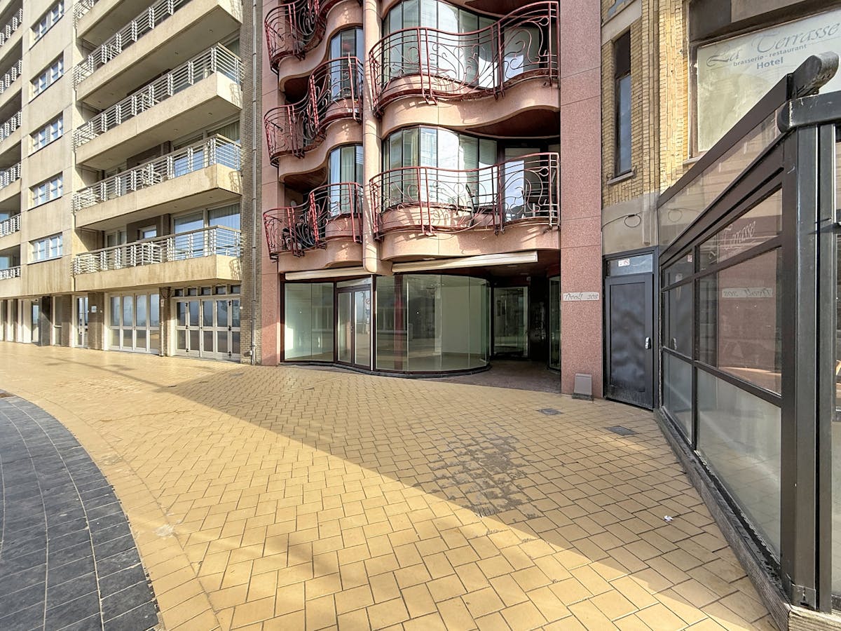 Handelsruimte te huur in de Zeelaan te De Panne. - foto 2