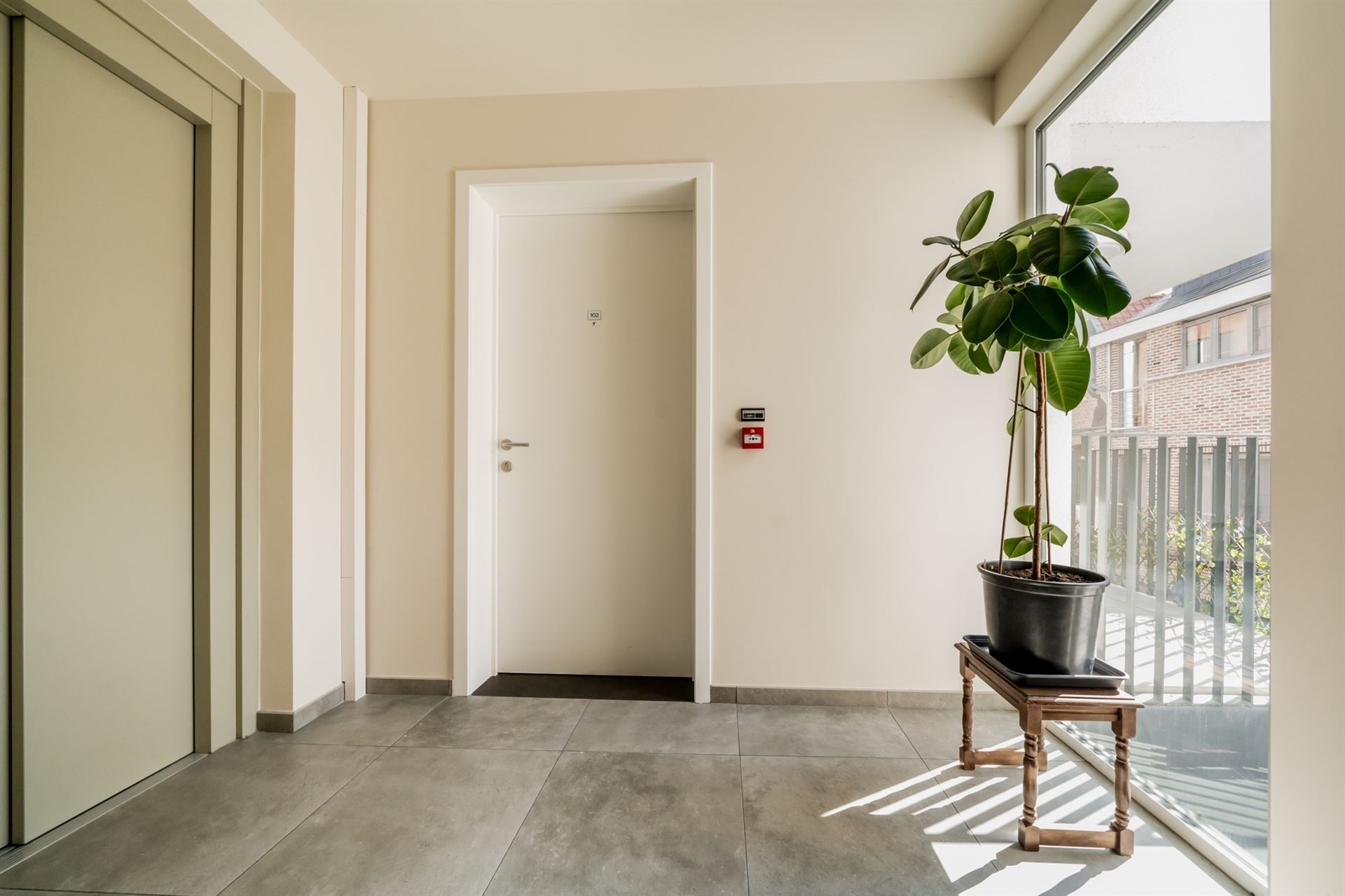 Modern 1 bedroom apartment with terrace in downtown! - photo 5