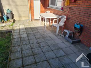 <p>BORSBEEK nabij centrum: opbrengsteigendom bestaande uit 3 appartementen met 2 slaapkamers. Elk appartement heeft inkom, woonkamer, keuken, badkamer, 2 slaapkamers, terras (gelijkvloers heeft een tuin) De 3 appartementen zijn momenteel verhuurd. epc's: glvl C 266 kWh/(m²/jaar), 1e Verd B 151 kWh/(m²/jaar), 2e Verd C kWh/(m²/jaar). Huuropbrengst €2.200 per maand. Bezichtiging enkel op afspraak.</p>