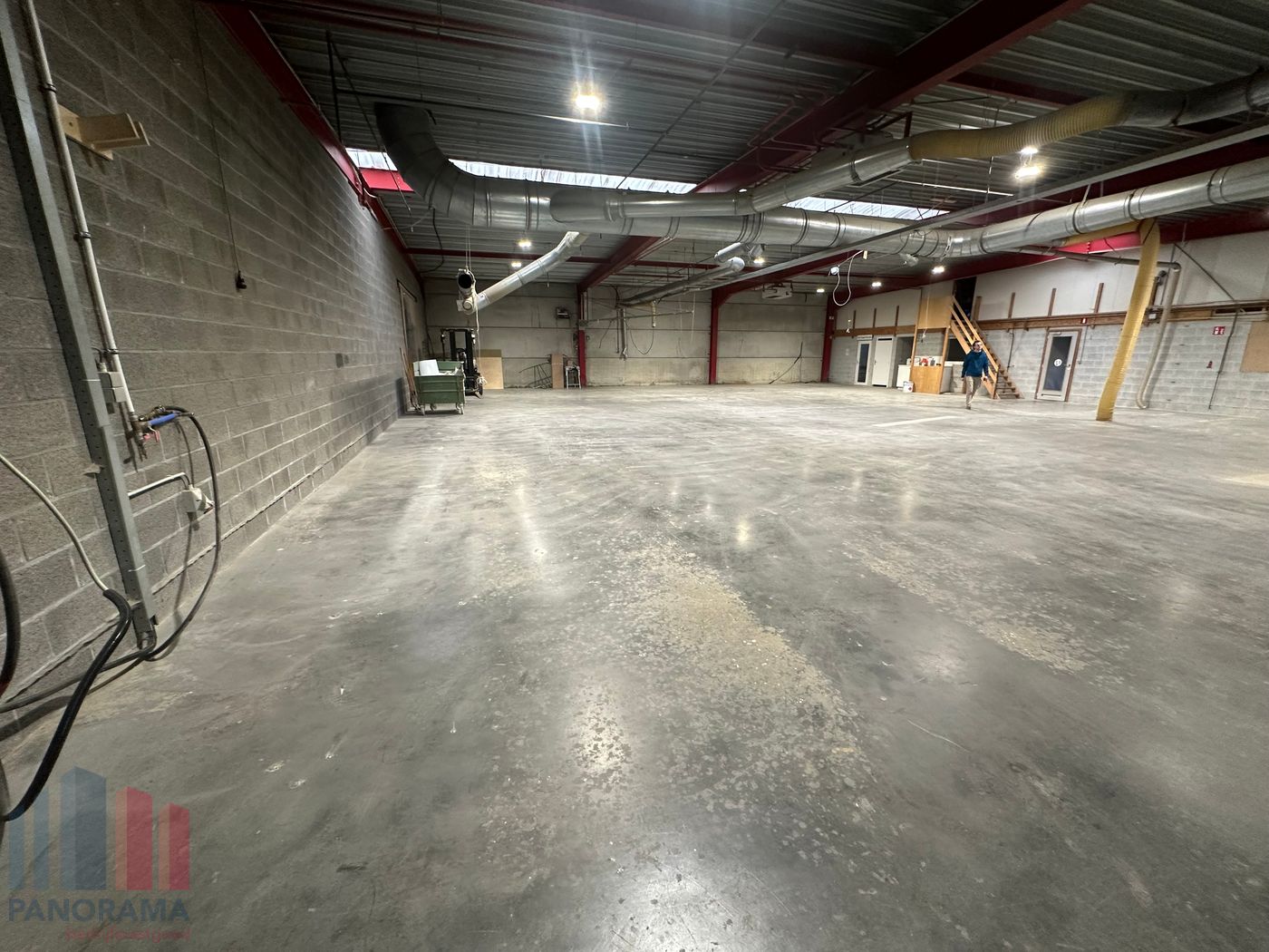 Strategisch gelegen bedrijfsgebouw van +/- 1.850 m² op perceel van +/- 3.450 m² nabij E17 - foto 3