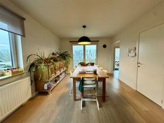 Prachtig duplex-appartement met 3 ruime slaapkamers, groot terras en aparte garage, rustig gelegen nabij het centrum van Maaseik. ALGEMEEN:- Gelegen...