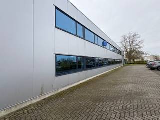 Lichte en moderne kantoorruimte te huur in Wommelgem, ideaal gelegen voor snelle verbindingen naar Antwerpen, Brussel en Nederland.Deze eerste...