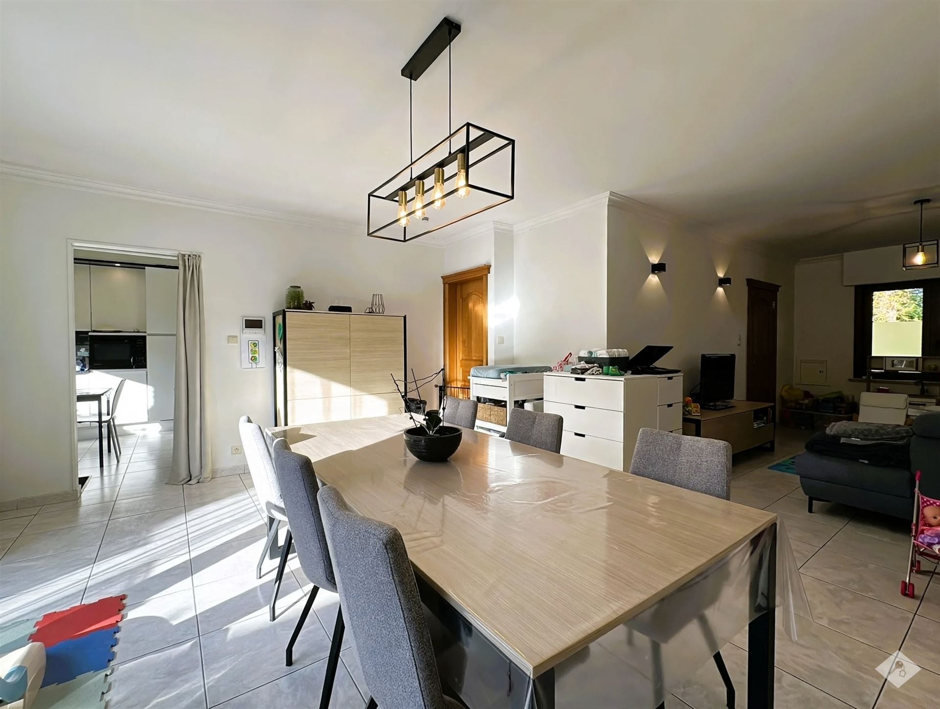 Ruime woning met 3 slaapkamers, tuin, garage en lift in centrum Buggenhout - foto 4