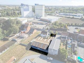 Gunstig gelegen magazijn met een bruikbare oppervlakte van ca. 340m² (volgens opmetingen). Gezien het magazijn gelegen is in woongebied mag...