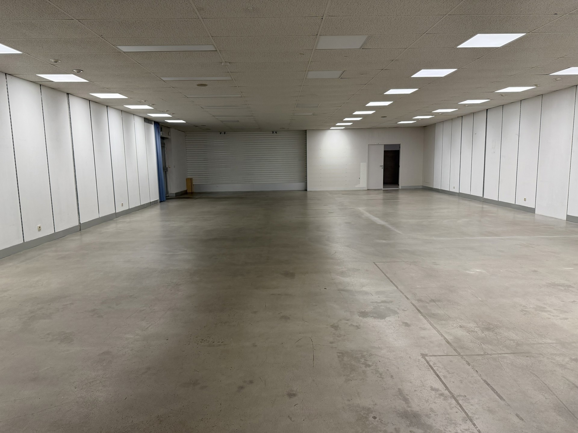 Ruime handelszaak ca 462m² met min 20 parkeerplaatsen - foto 4