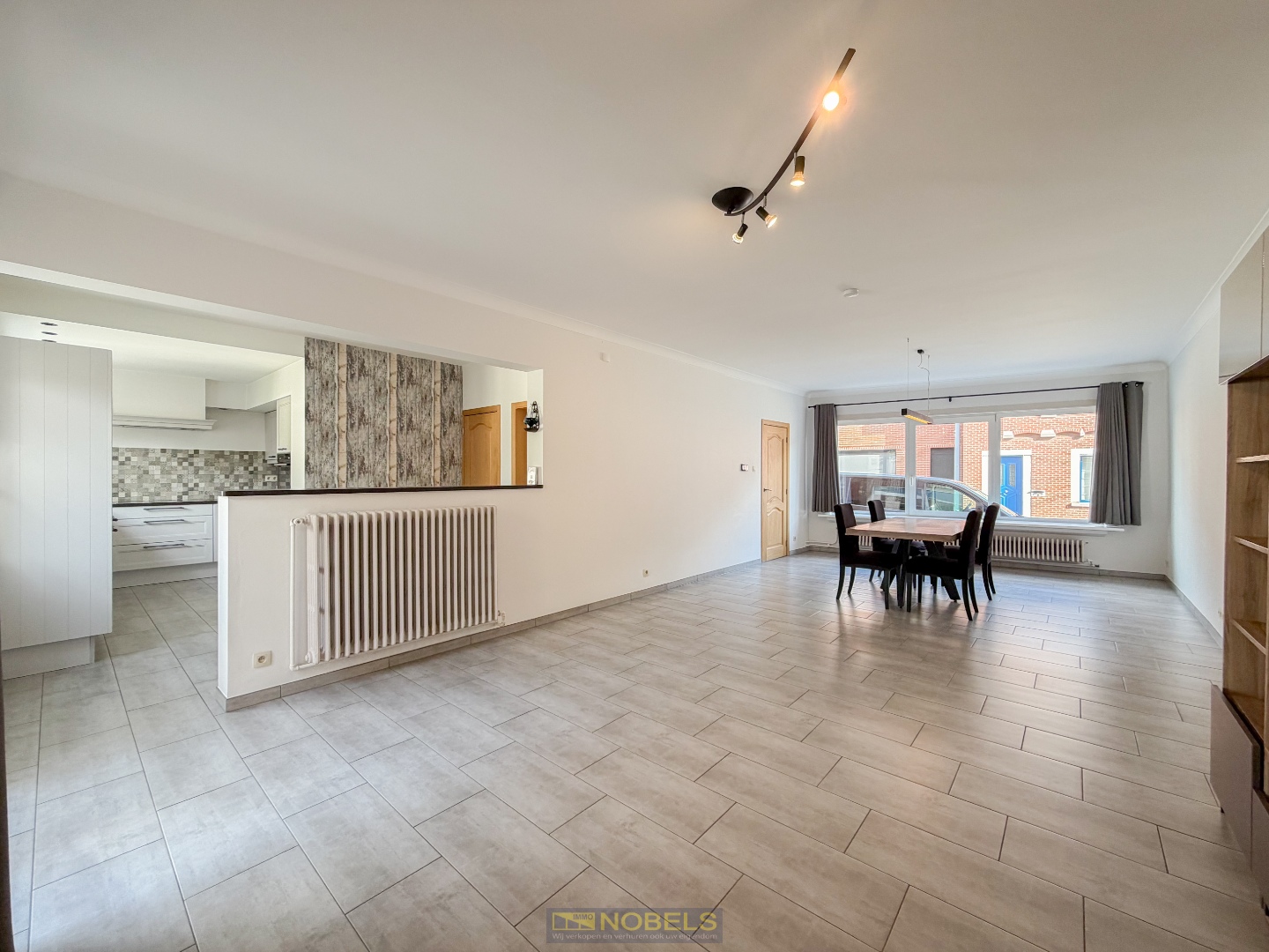 Te koop, Energiezuinige gezinswoning met inpandige garage op centrale ligging te Dikkelvenne (Gavere)! - photo 2