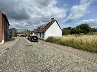 Deze bouwgrond, voor gesloten bebouwing op een terrein van 2a41ca, gelegen in een goedgekeurde verkaveling met zes loten aan de Brussegemkerkstraat...