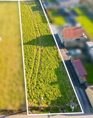 Wenst u residentieel te wonen in het rustige Bovekerke op een perceel bouwgrond van 1113m² met zuidgerichte oriëntatie?<br /><br />Hier kunt u zelf uw droomwoning realiseren. Dit stuk bouwgrond voor een alleenstaande villa is vergund met een poolhouse en zwembad/vijver. U kan met de bestaande plannen verder of uw eigen stijl van woning ontwerpen. <br /><br />Vrij van bouwheer. U kan dus alles zelf op maat gaan bouwen. <br />Reeds plannen vergund voor een moderne villa met zwembad en poolhouse, maar u bent vrij om hiervan af te wijken mits goedkeuring door gemeente. <br /><br />Bent u op zoek naar een unieke bouwgrond? Contacteer ons voor een afspraak.