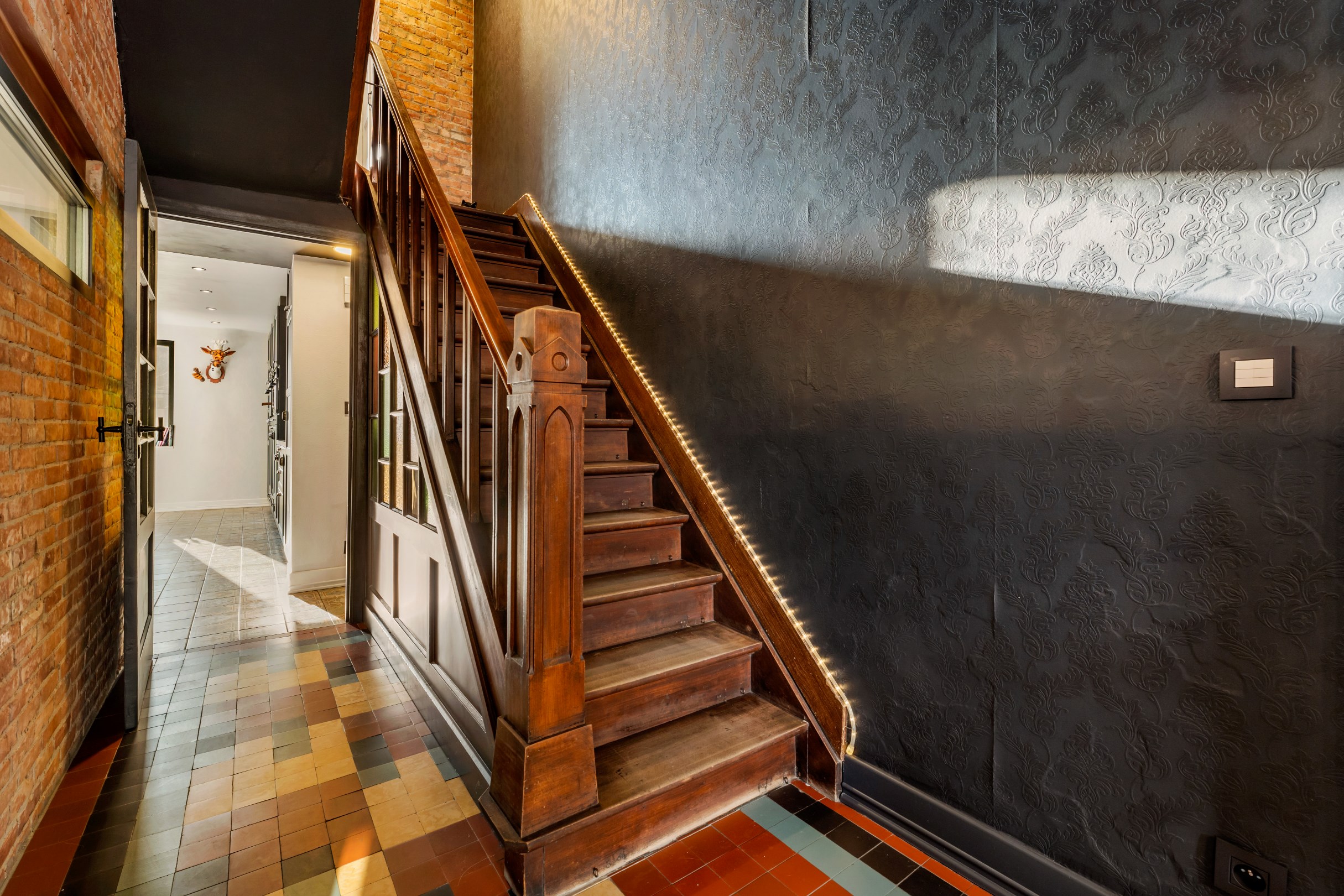 Karaktervol en uniek herenhuis van +- 352m2 in Hasselt centrum. - foto 2