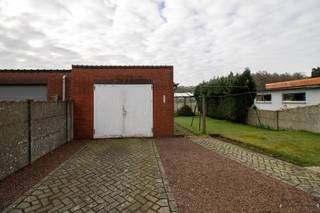 Te renoveren woning met 3 slaapkamers op 643 m². Deze op te frissen woning biedt vele mogelijkheden tot uitbreiding via de zolderruimte waar bv. nog...