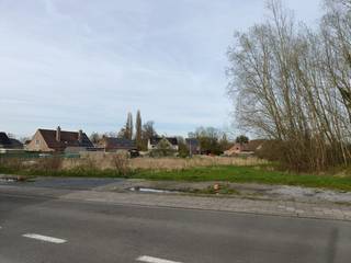 Bouwgrond te koop voor halfopen bebouwing met een totale oppervlakte van 450m². Reeds goedgekeurde bouwvergunning aanwezig, alsook...