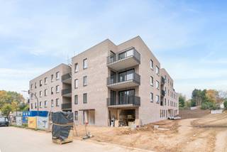 Ruim en aangenaam appartement met 1 slaapkamer en terrasInkomhal, living met open volledig ingerichte keuken, een berging/ wasplaats, nachthal met wc...