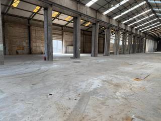 Dit veelzijdige bedrijfsgebouw (5.952 m²) te huur geniet een strategische en vlot bereikbare ligging in Aalter. Het pand leent zich uitstekend...